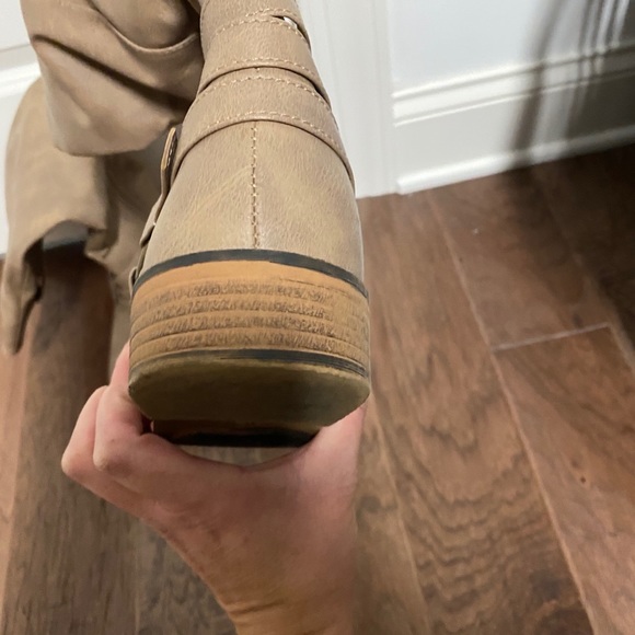 Women’s size 9 boots - Picture 4 of 8